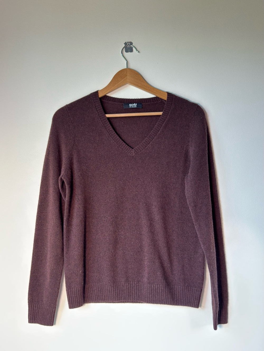 NAADAM - 100% Cashmere Soft Women's V-Neck Sweater in Chocolate Plum